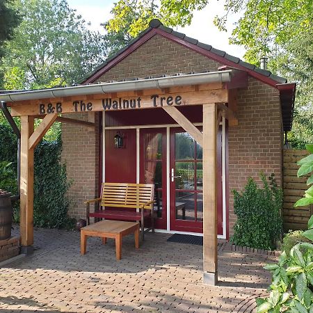 The Walnut Tree Bed & Breakfast เฮเลวุทสไลส์ ภายนอก รูปภาพ