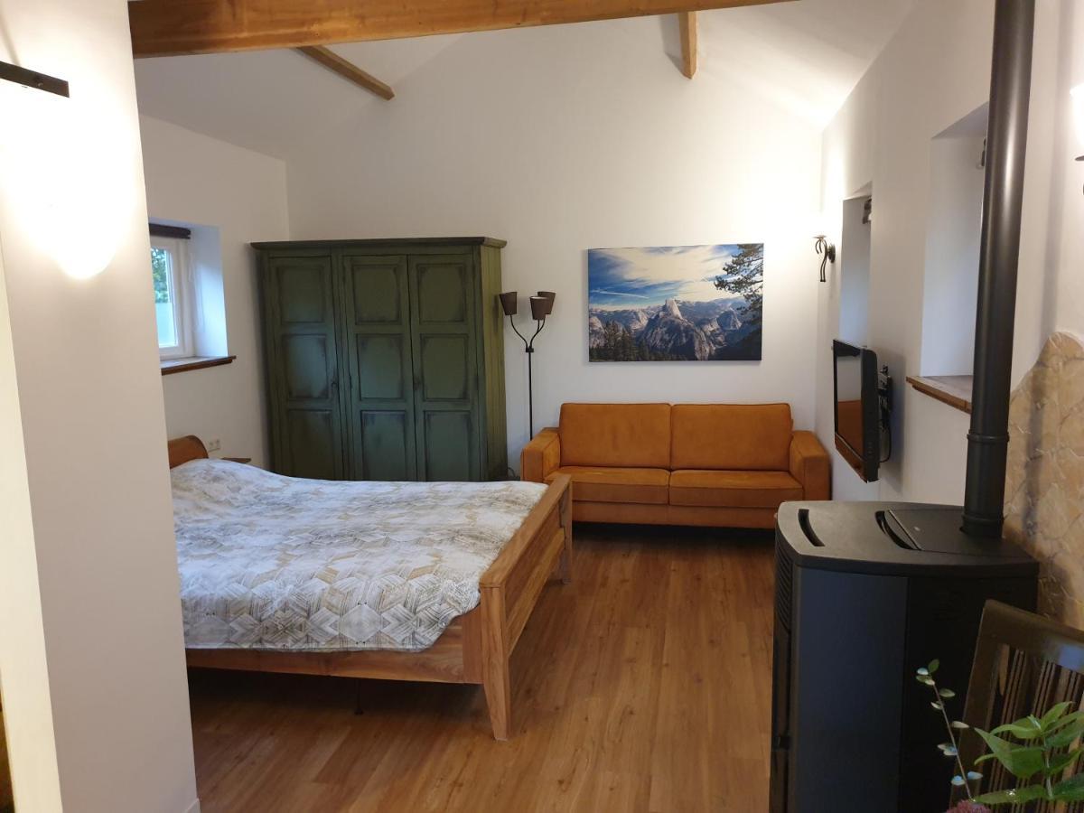 The Walnut Tree Bed & Breakfast เฮเลวุทสไลส์ ภายนอก รูปภาพ