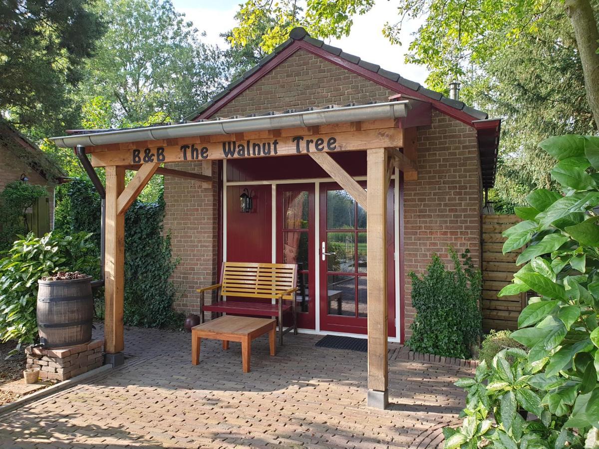 The Walnut Tree Bed & Breakfast เฮเลวุทสไลส์ ภายนอก รูปภาพ
