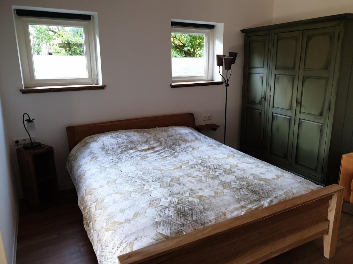The Walnut Tree Bed & Breakfast เฮเลวุทสไลส์ ภายนอก รูปภาพ