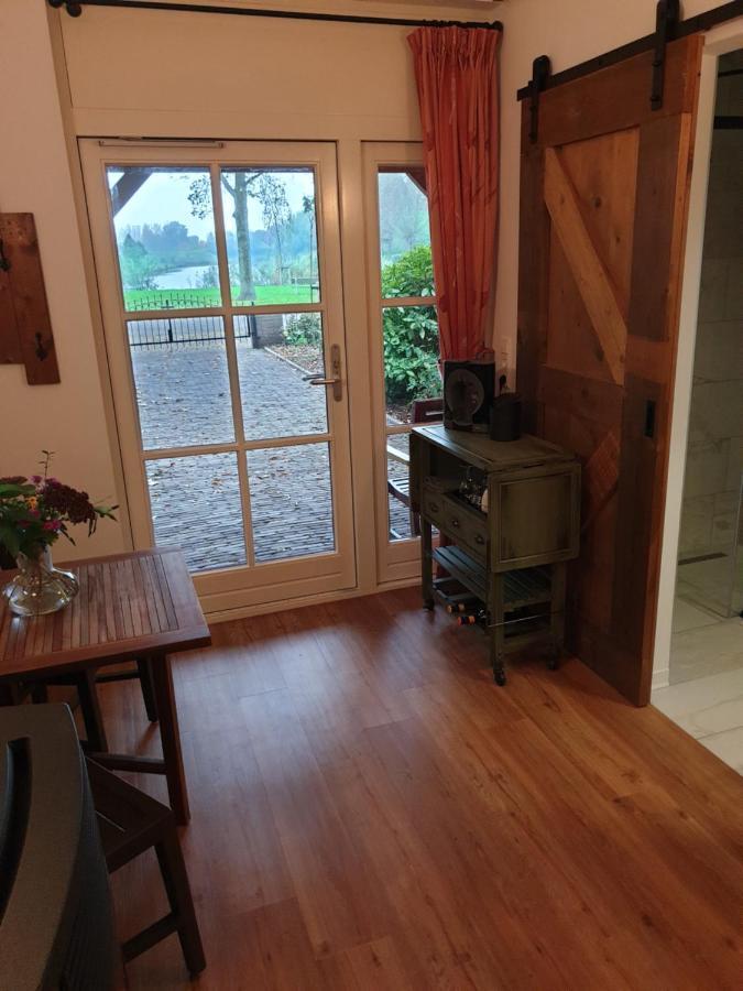 The Walnut Tree Bed & Breakfast เฮเลวุทสไลส์ ภายนอก รูปภาพ