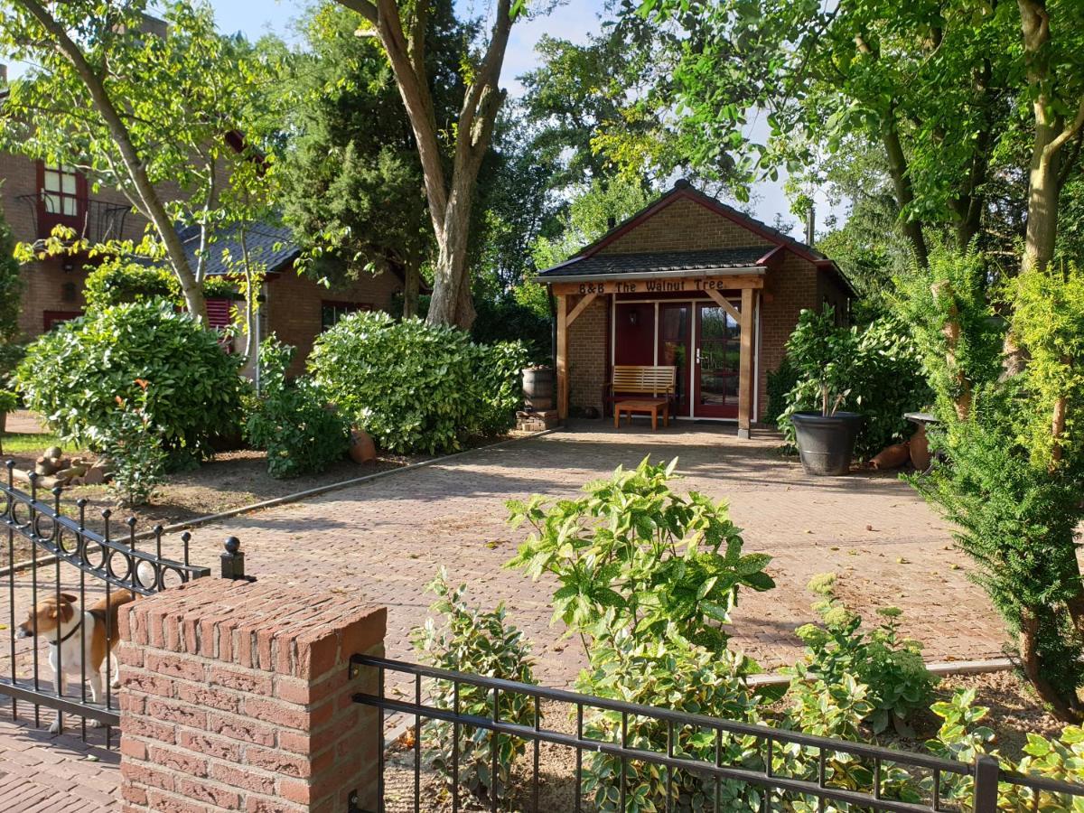 The Walnut Tree Bed & Breakfast เฮเลวุทสไลส์ ภายนอก รูปภาพ